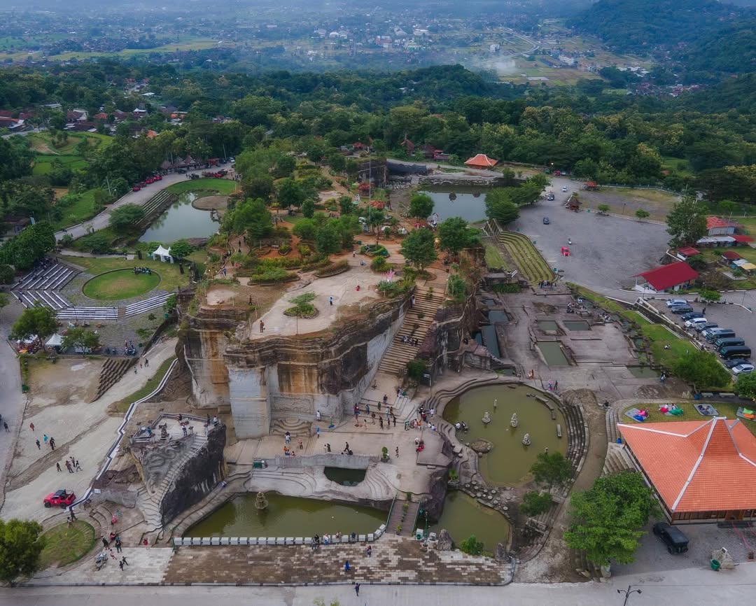 Cerita Penambangan Dibalik Wisata Unggulan