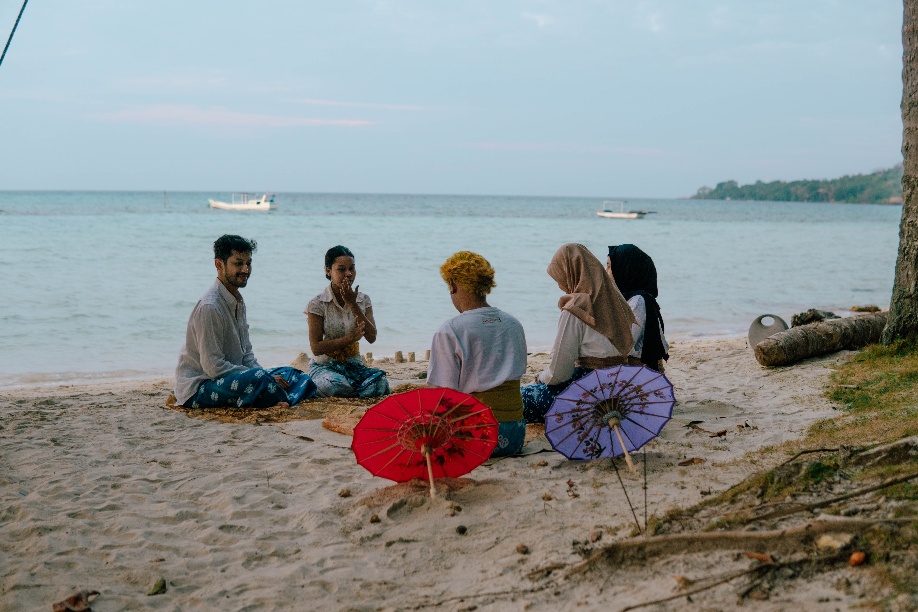 Menjelajah Karimunjawa dengan Paket Wisata “Land of the Sea”