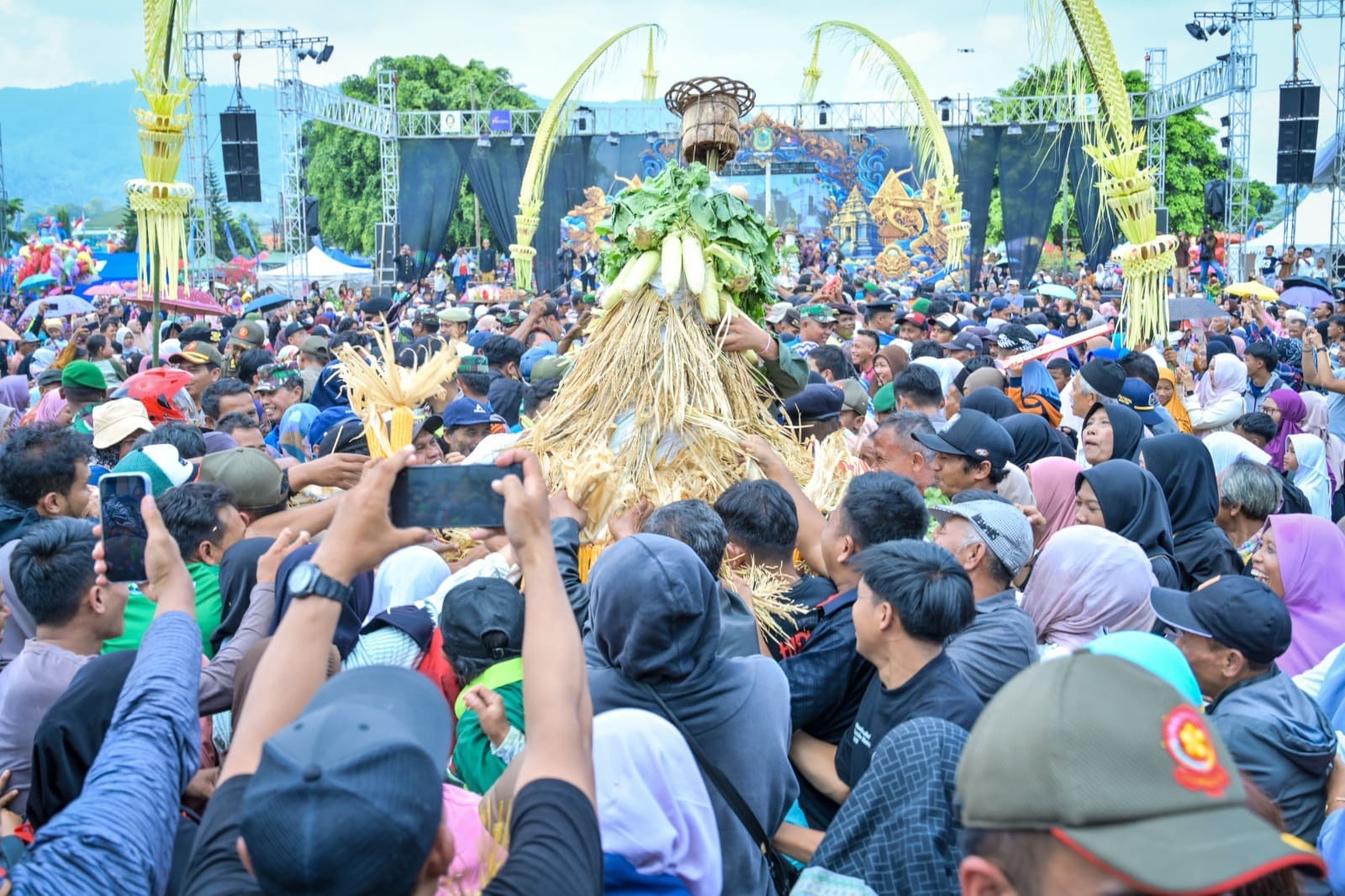Celebrating the 455th Anniversary: Banjarnegara’s Cultural Procession and Parade Boost the Economy by Billions of Rupiah