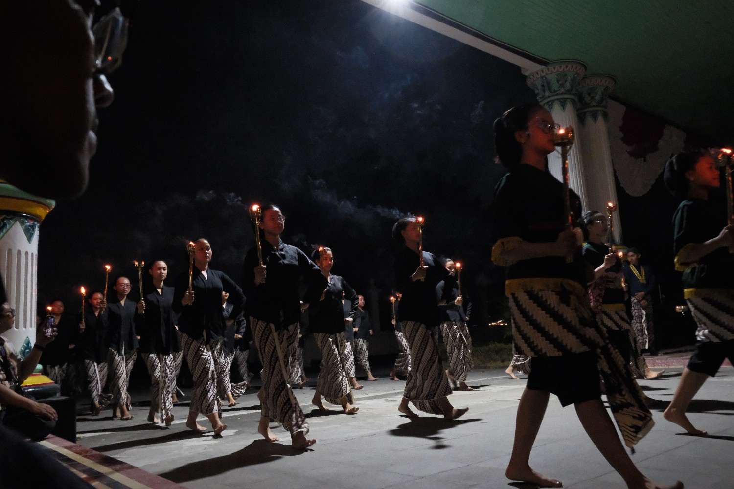 The New Face of Miyos Gangsa: The Sekaten Gamelan Resonates Amid the Flames of the Langenkusuma Torches